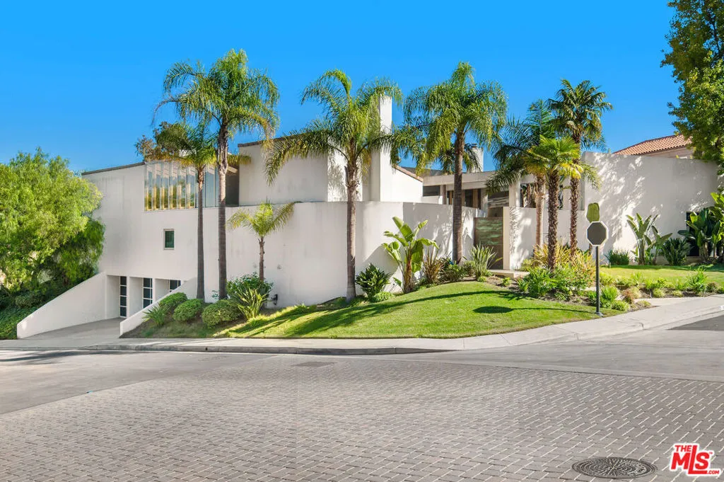 11975 Crest Place, Beverly Hills, California 90210 home-pic-0